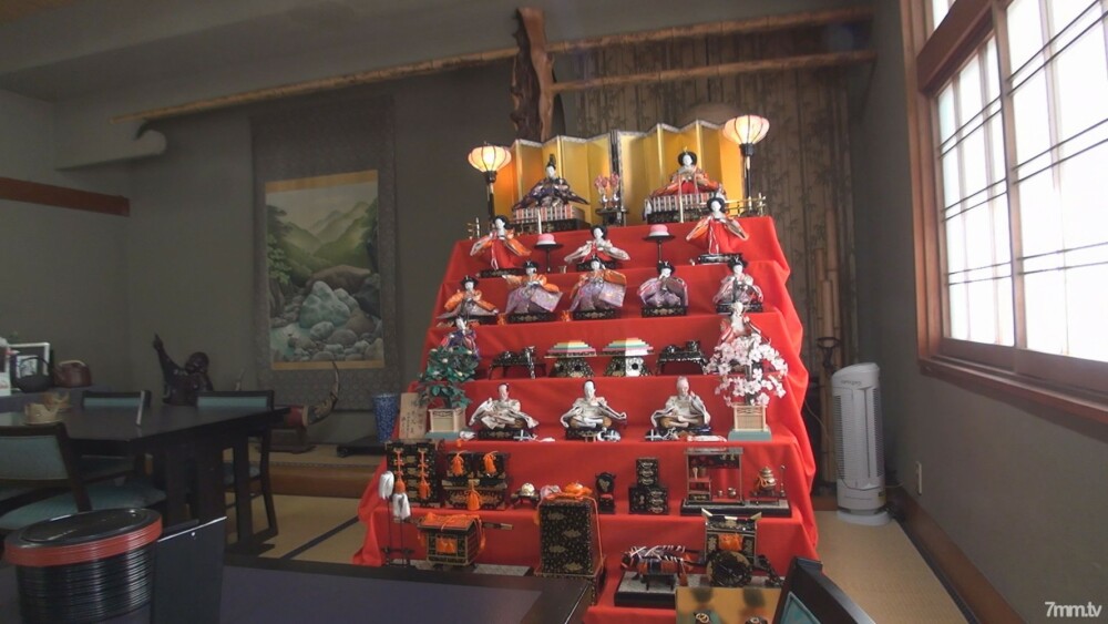 FC2-PPV-896520 [Half price 500 yen] Raw sex on the table from the morning Continue licking the anus for 10 minutes and vaginal cum shot "You put your tongue in the anus with the morning sun in the background. Don't feel bad." Affair hot spr